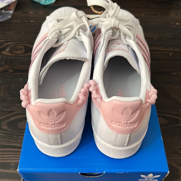 Wome’s Adidas Superstar - White & Pink - Picture 6 of 9